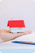 HouseInhandImg